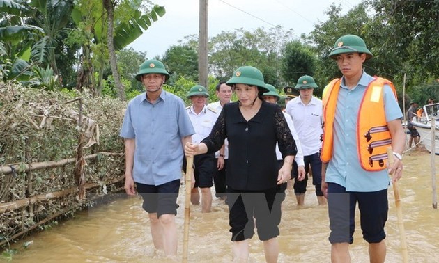 NA leader visits flood victims in Ha Tinh